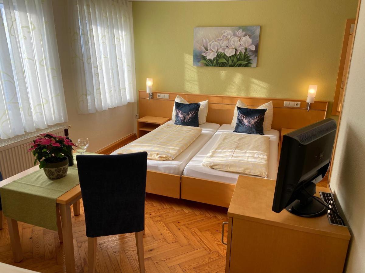 Hotel Goldener Loewe Гюнцбург Экстерьер фото
