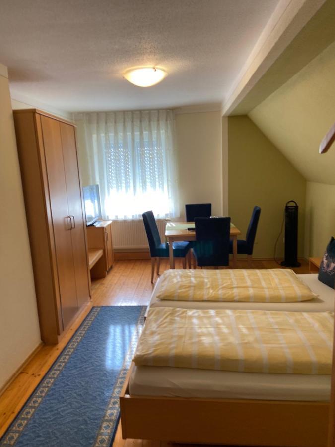 Hotel Goldener Loewe Гюнцбург Экстерьер фото