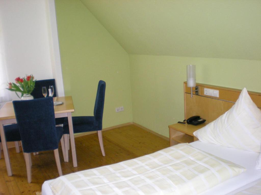 Hotel Goldener Loewe Гюнцбург Номер фото