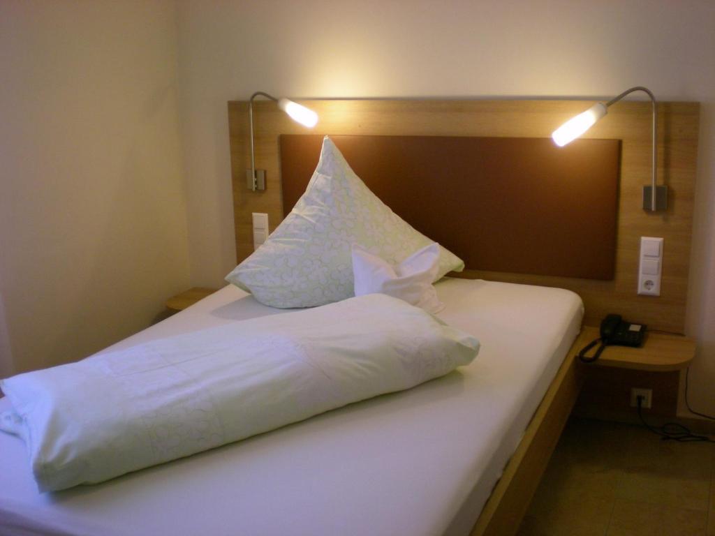 Hotel Goldener Loewe Гюнцбург Номер фото