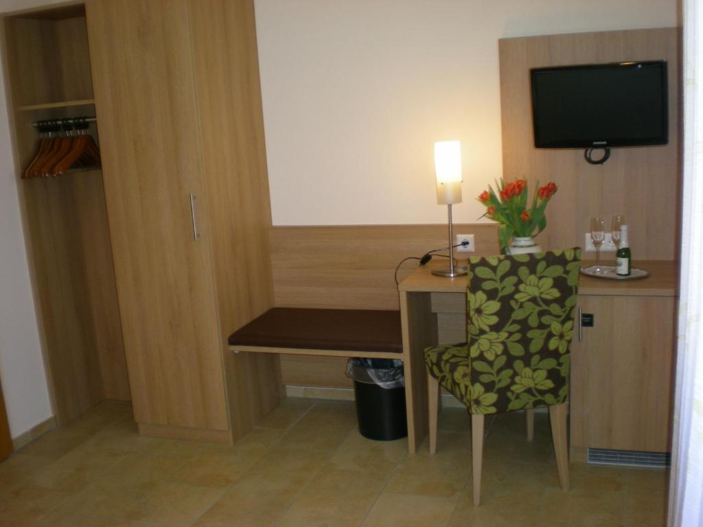Hotel Goldener Loewe Гюнцбург Номер фото