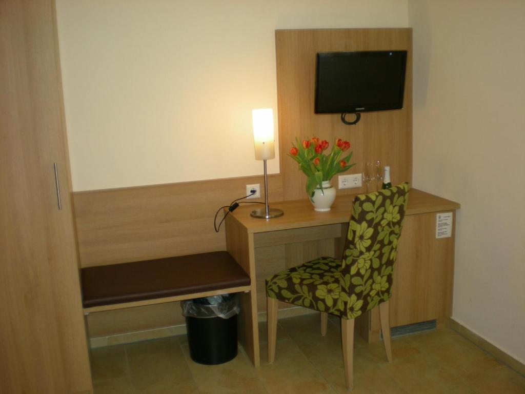 Hotel Goldener Loewe Гюнцбург Номер фото